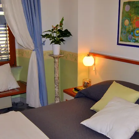 Carmel Hotel 2*