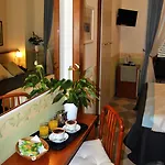 Carmel Hotell