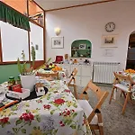 Carmel Hotell